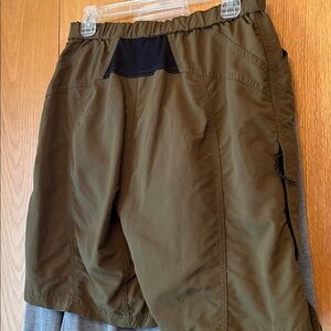 Novara Padded Cycling‎ Shorts Green Ripstop Nylon Size MEDIUM comfort waist EUC